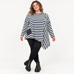 Asymmetrisches Langarmshirt in Creme/Dunkelblau mit Zipfelsaum aus weichem Stretchjersey