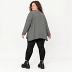 Langarmshirt in Schwarz/Weiß aus Stretchjersey mit A-Linie und seitlichen Schlitzen
