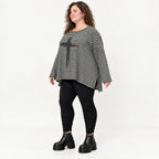 Langarmshirt in Schwarz/Weiß aus Stretchjersey mit A-Linie und seitlichen Schlitzen