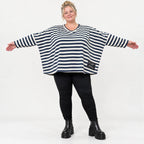 Kastiges Langarmshirt aus weichem Stretchjersey in Creme/Dunkelblau mit V-Ausschnitt