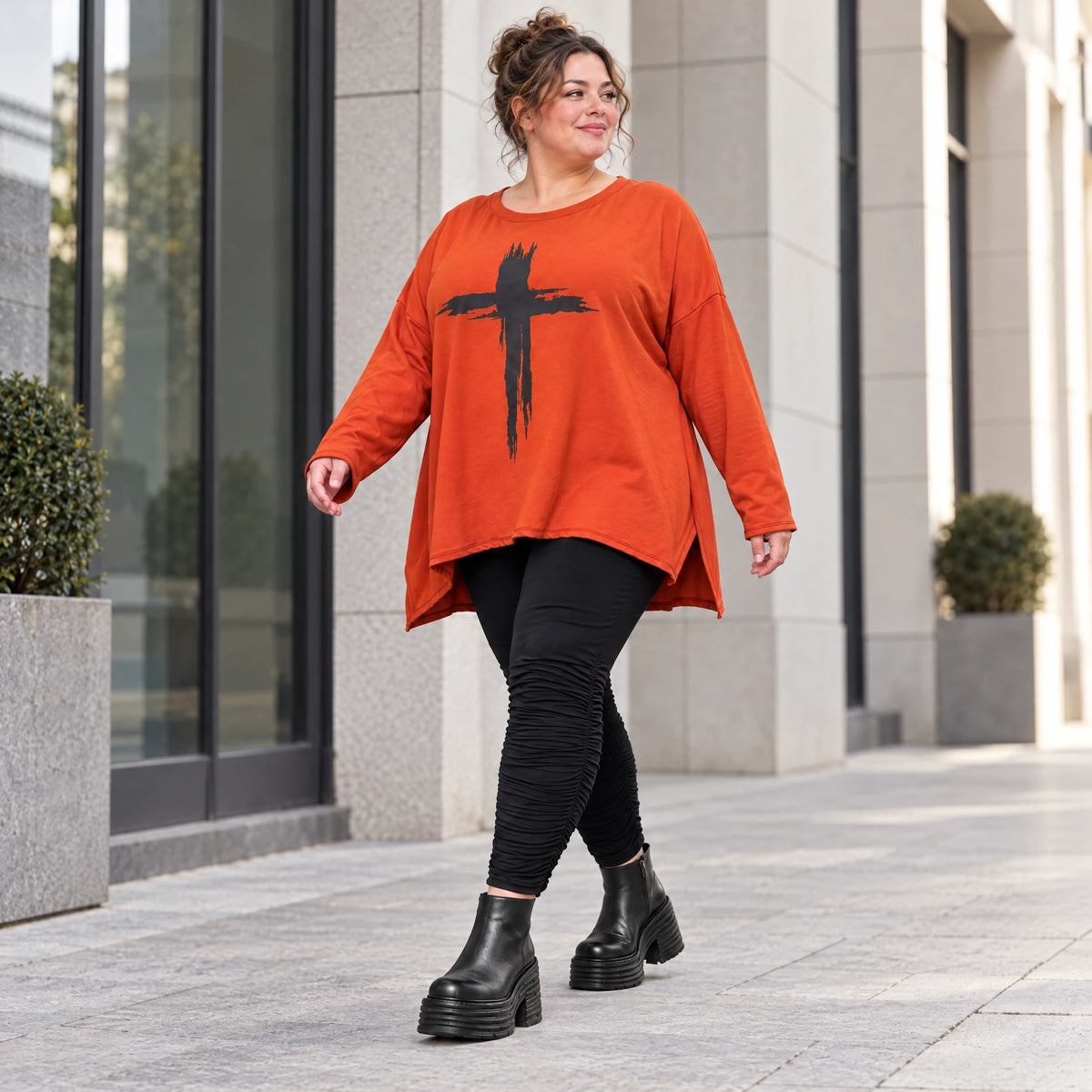 Langarmshirt in leuchtendem Orange aus weichem Stretchjersey aus Italien mit A-Linie