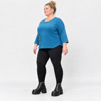 Basic Shirt in Blau aus weichem Stretchjersey mit gerundeter Schnittform und 7/8-Arm