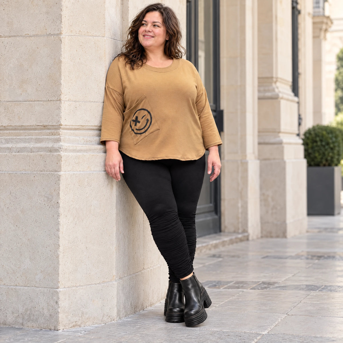 Basic Shirt in Camel aus weichem Stretchjersey mit 7/8-Arm und gerundeter Schnittform