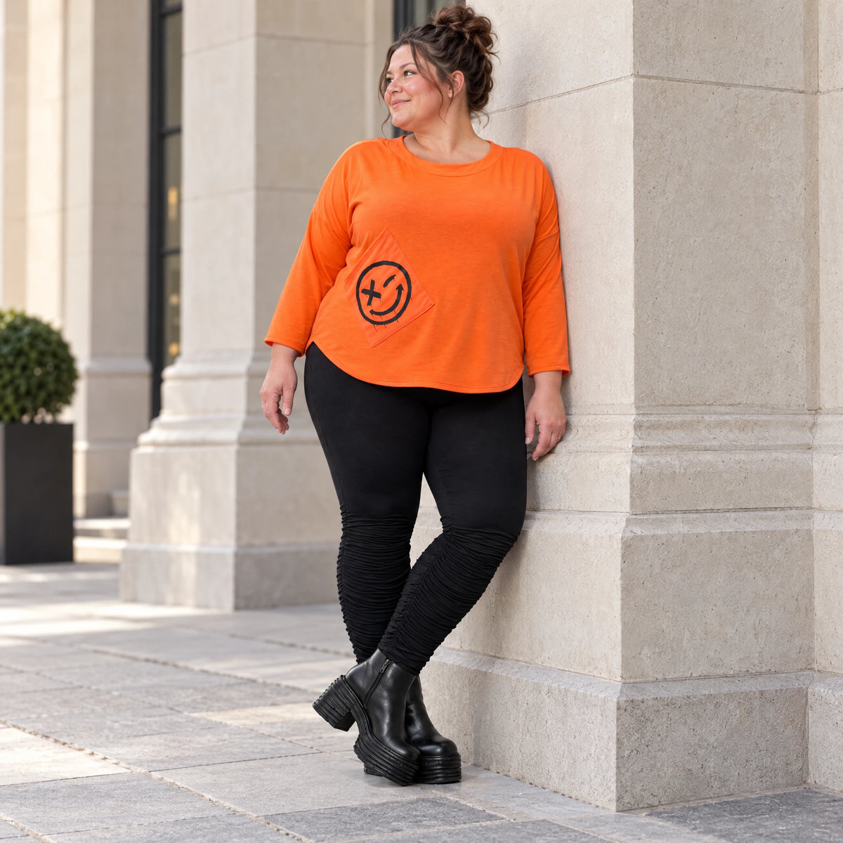 Shirt in Orange mit Rundhalsausschnitt 7/8-Arm und aufgesetzten Taschen aus Stretchjersey