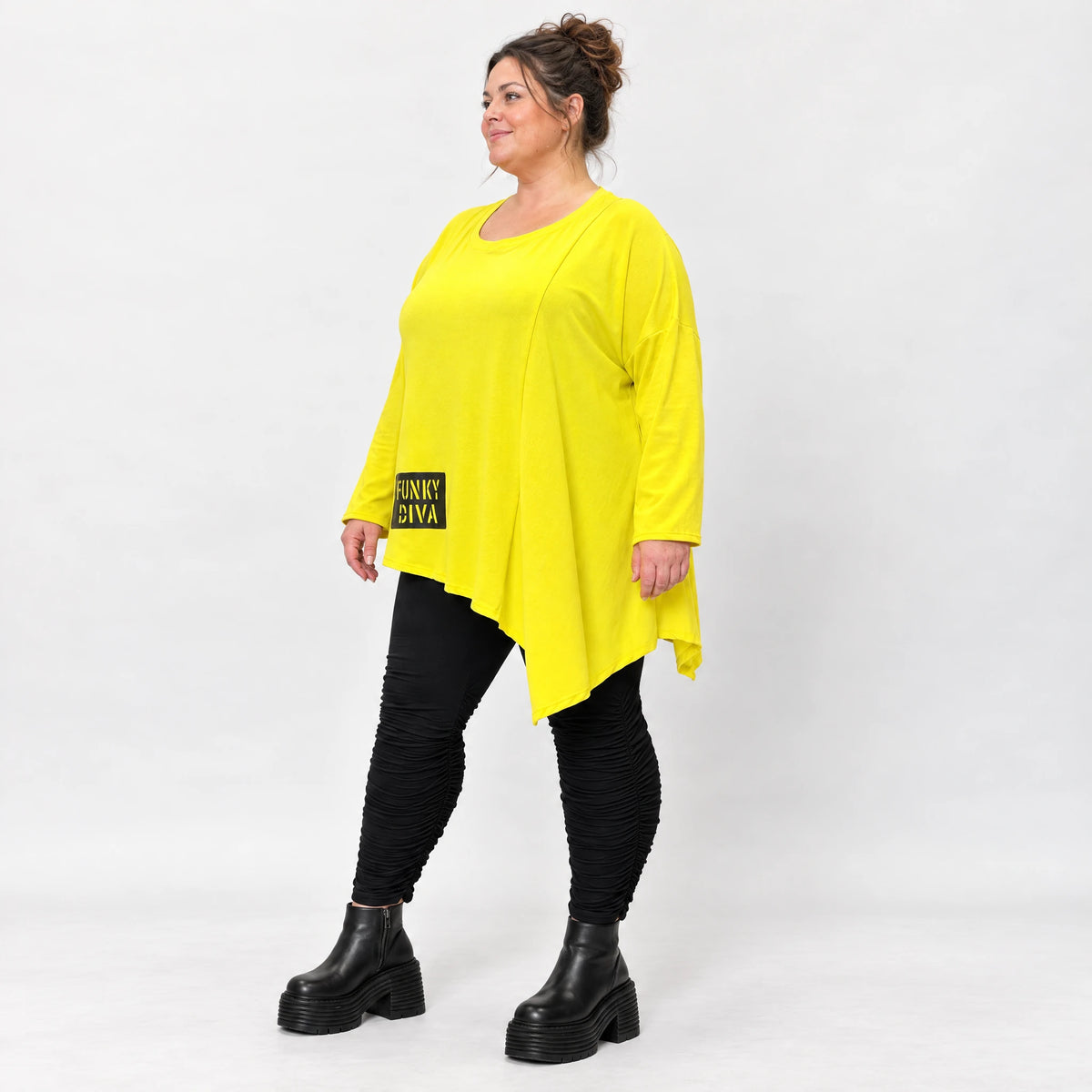 Langarmshirt in sonnigem Gelb aus weichem Stretchjersey mit asymmetrischem Zipfelsaum