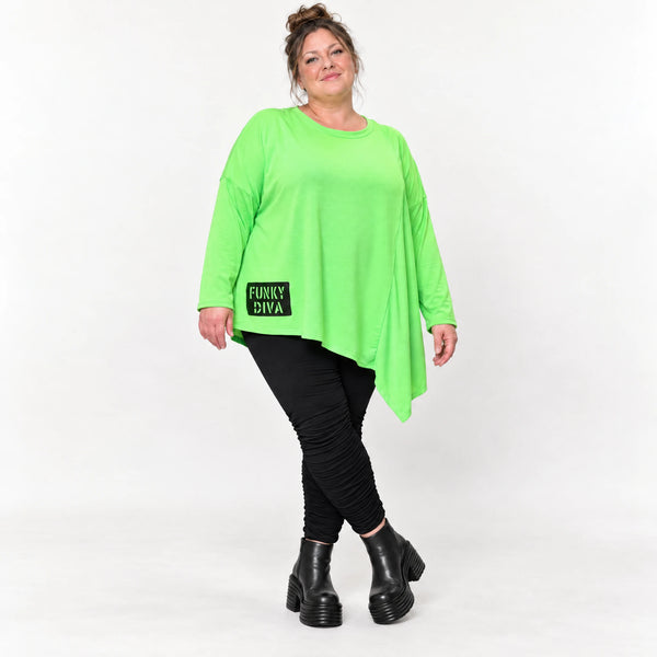 Langarmshirt in frischem Grün mit asymmetrischem Zipfelsaum aus weichem Stretchjersey