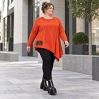 Langarmshirt in kräftigem Orange mit asymmetrischem Zipfelsaum aus weichem Stretchjersey