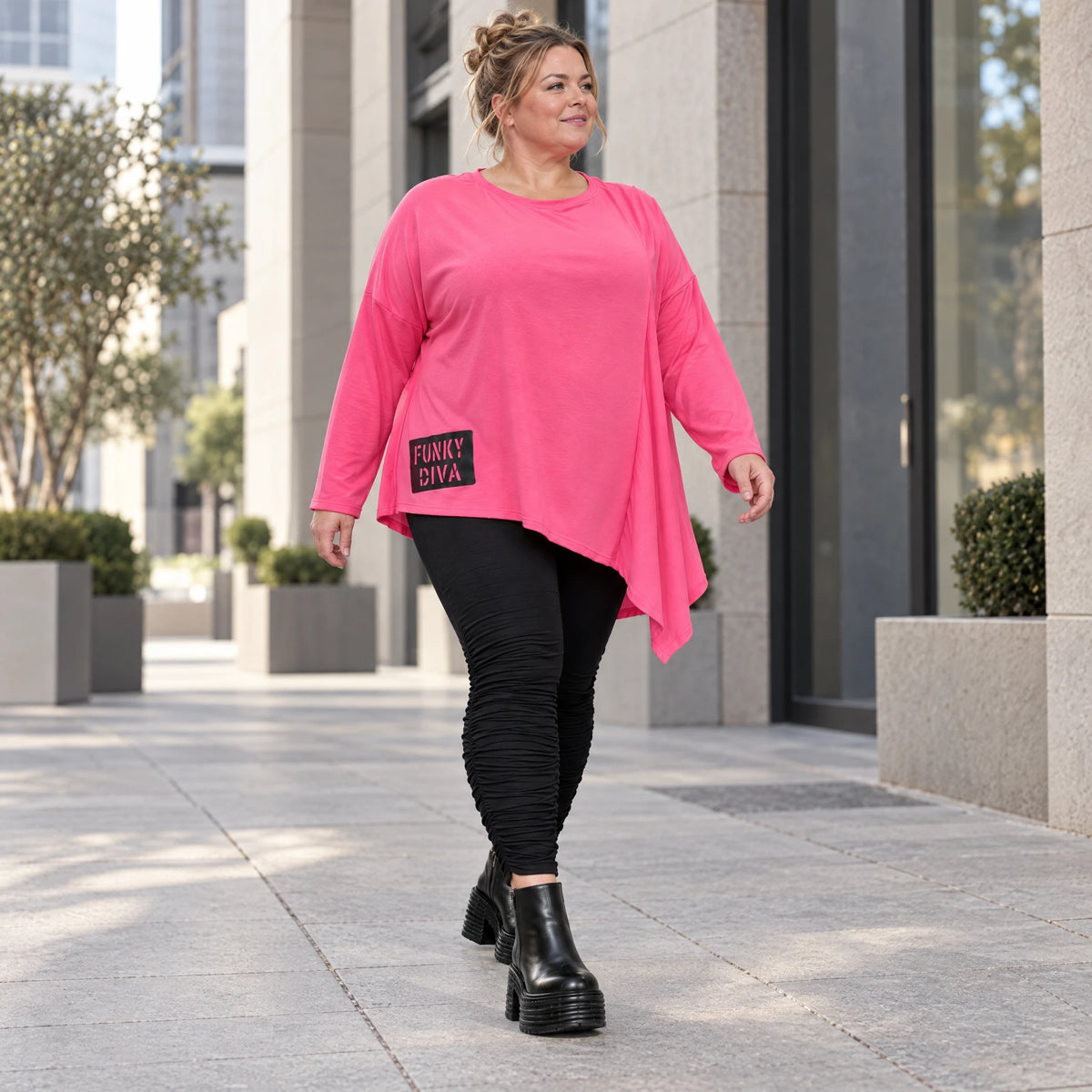 Langarmshirt in frischem Pink mit asymmetrischem Zipfelsaum aus weichem Stretchjersey