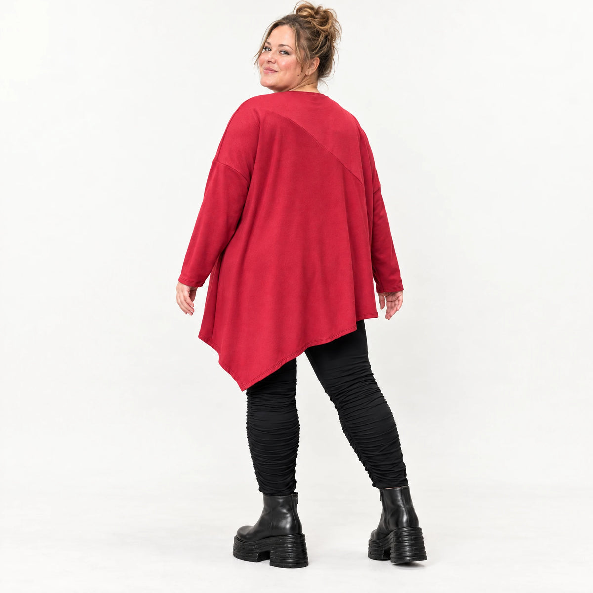 Rotes Langarmshirt mit asymmetrischem Zipfelsaum aus weichem Stretchjersey aus Italien