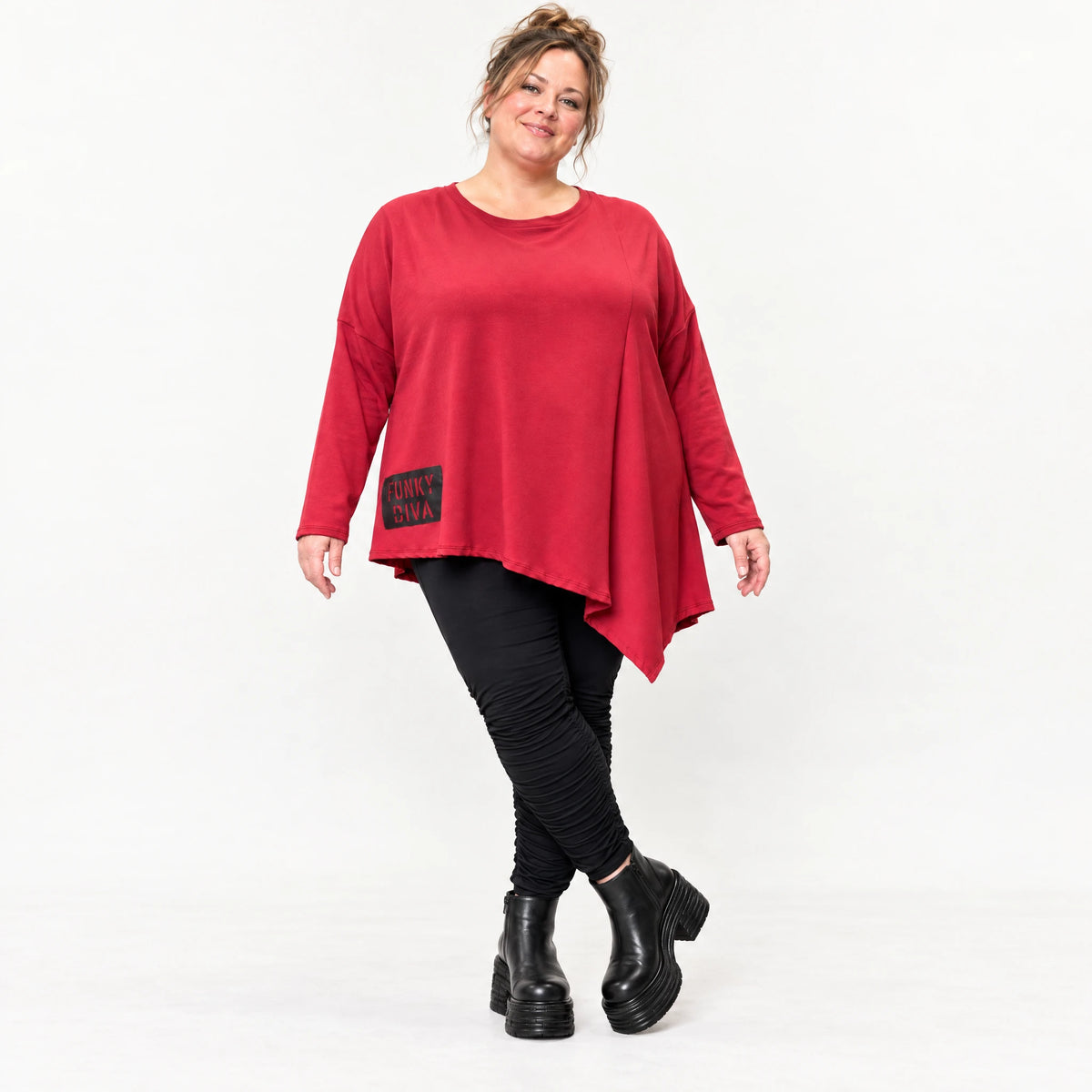 Rotes Langarmshirt mit asymmetrischem Zipfelsaum aus weichem Stretchjersey aus Italien