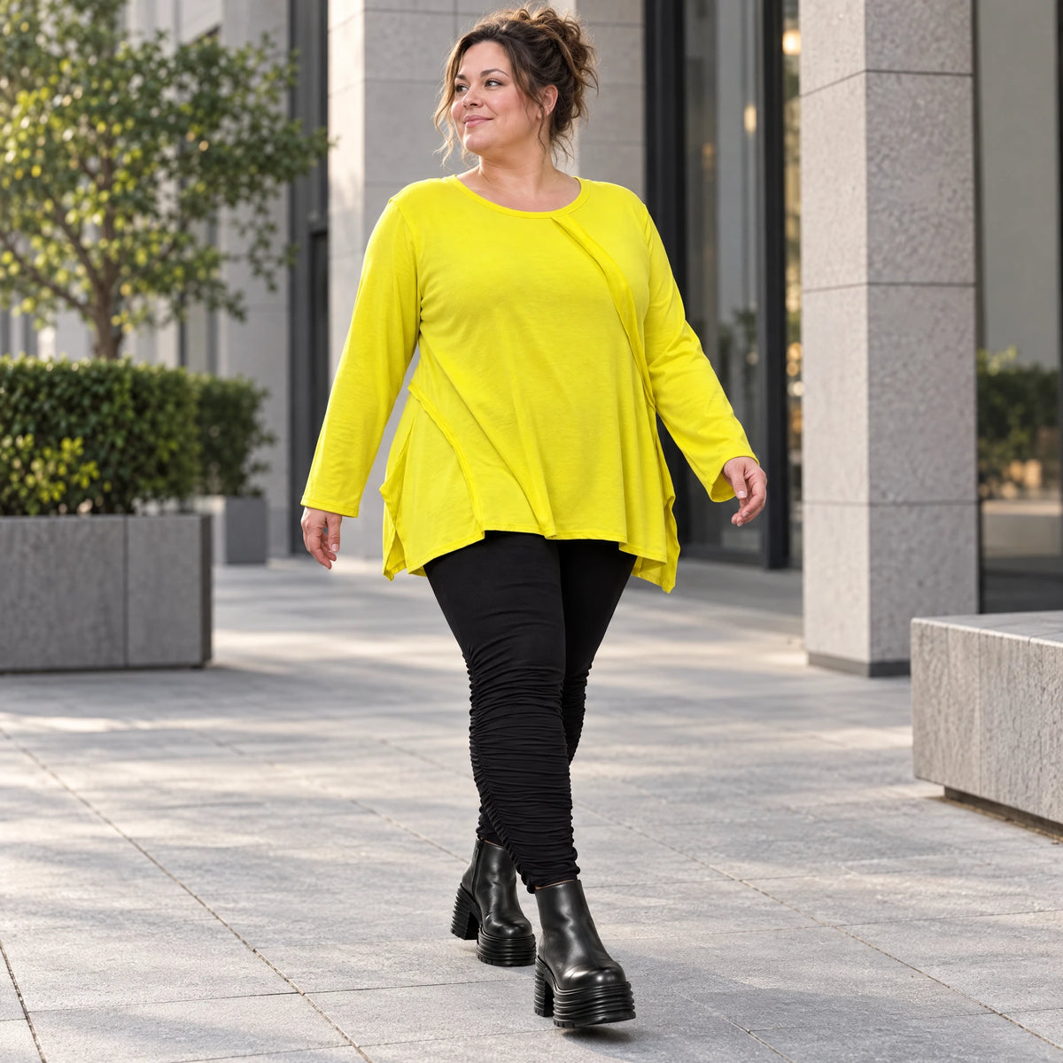 Langarmshirt in strahlendem Gelb mit fließender A-Linie aus weichem Baumwolljersey