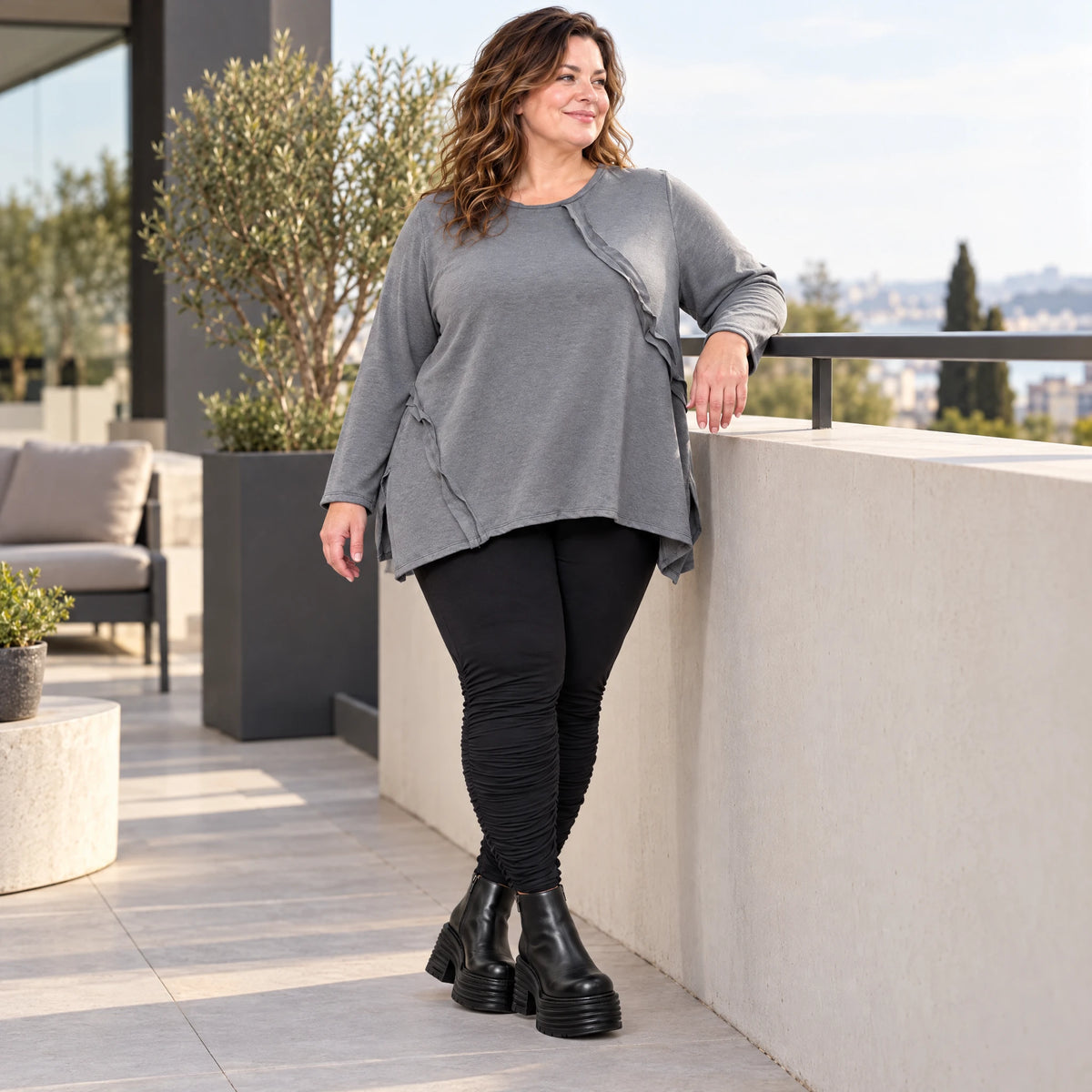 Weiches Langarmshirt in Grau mit fließender A-Linie aus feinem Jersey mit Elasthananteil