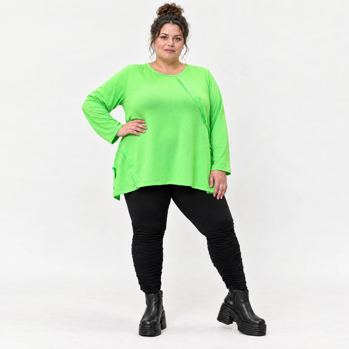 Langarmshirt in Grün aus feinem warmem Stretchjersey aus Italien mit fließender A-Linie