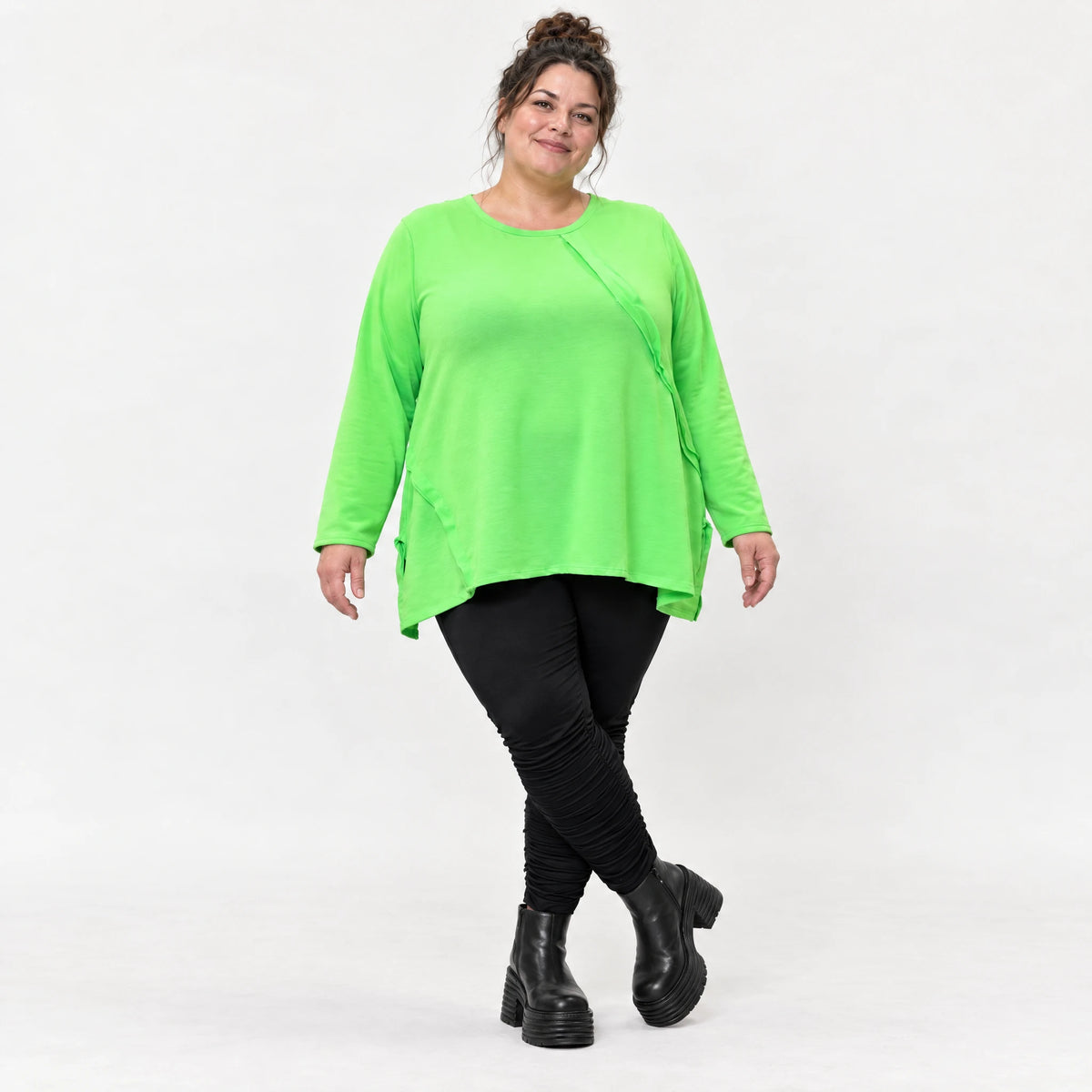 Langarmshirt in Grün aus feinem warmem Stretchjersey aus Italien mit fließender A-Linie