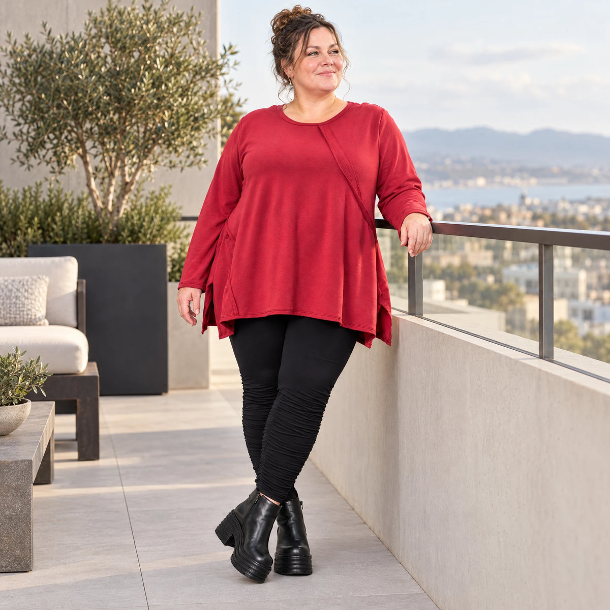 Rotes Langarmshirt mit fließender A-Linie aus weichem Stretchjersey gefertigt in Italien