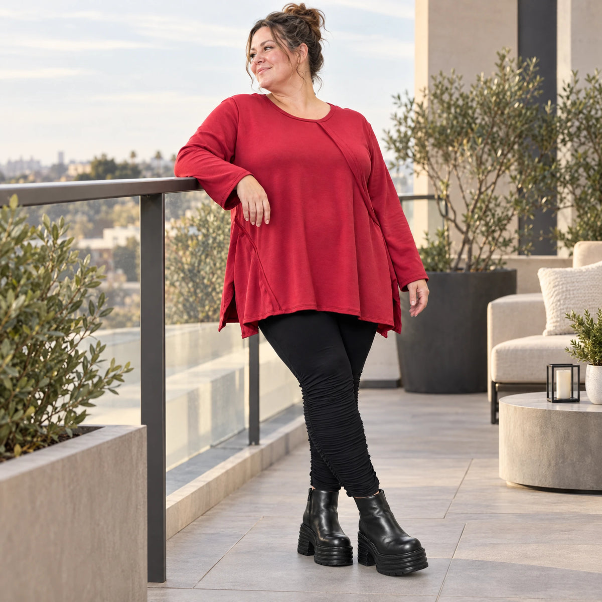 Rotes Langarmshirt mit fließender A-Linie aus weichem Stretchjersey gefertigt in Italien