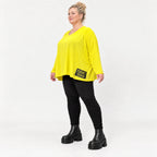 Langarmshirt in Gelb aus weichem Stretchjersey mit V-Ausschnitt und kastiger Passform