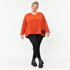 Langarmshirt in Orange aus weichem Stretchjersey mit V-Ausschnitt und kastiger Passform