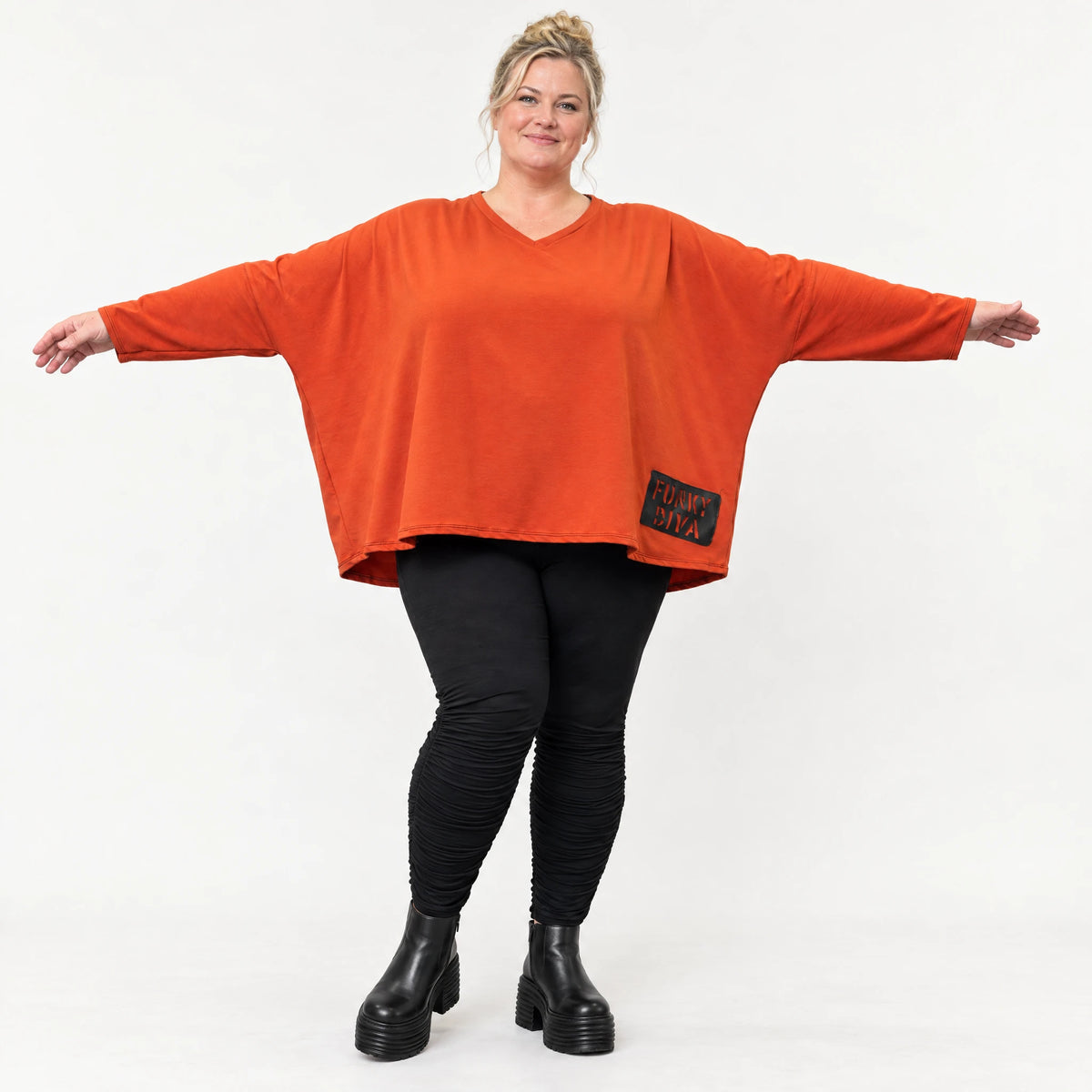 Langarmshirt in Orange aus weichem Stretchjersey mit V-Ausschnitt und kastiger Passform