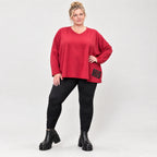 Rotes Langarmshirt aus weichem Stretchjersey mit V-Ausschnitt und kastiger Passform