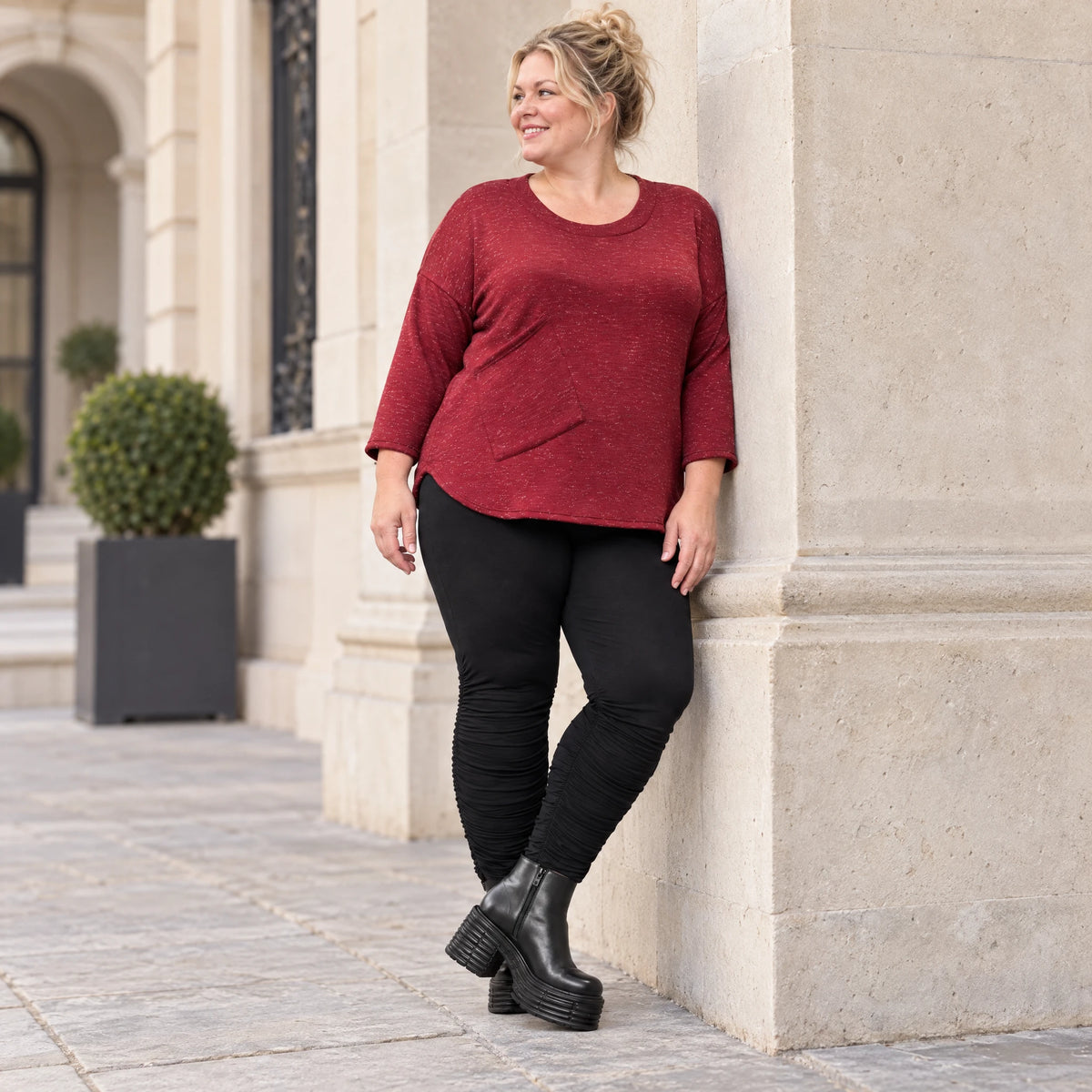 Langarmshirt aus flauschigem Feinstrick in Rot/Weiß mit Rundhalsausschnitt und Taschen