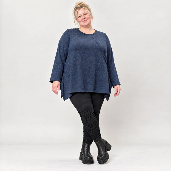 Langarmshirt aus flauschigem Feinstrick in Blau/Weiß gemustert mit fließender A-Linie