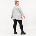Langarmshirt in Grau/Schwarz aus flauschigem Feinstrick mit A-Linie und Rundhalsausschnitt