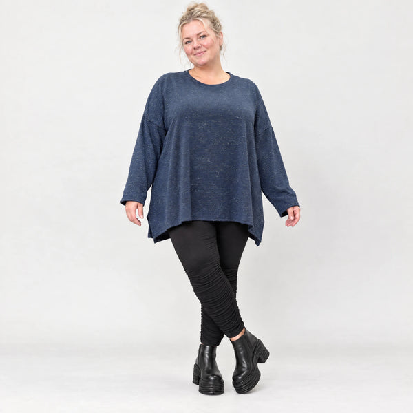 Langarmshirt aus flauschigem Feinstrick in Blau/Weiß mit A-Linie und Rundhalsausschnitt