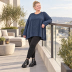 Langarmshirt aus flauschigem Feinstrick in Blau/Weiß mit A-Linie und Rundhalsausschnitt