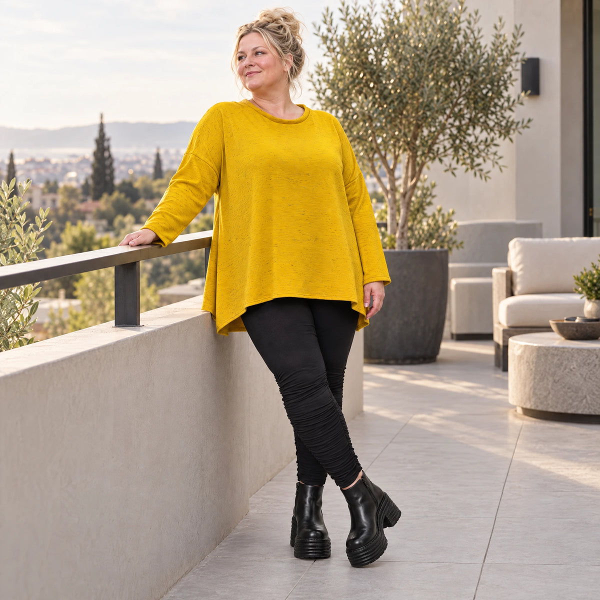 Flauschiges Feinstrickshirt in leuchtendem Gelb mit Stretchanteil und fließender A-Linie