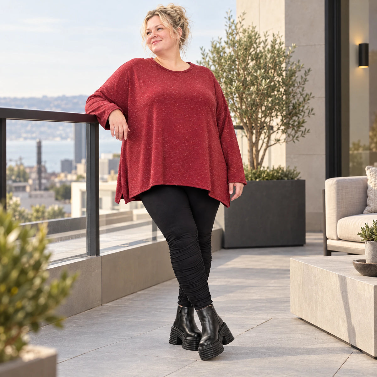 Feinstrickshirt in Rot/Weiß mit flauschigem Garn in A-Linie und Rundhalsausschnitt
