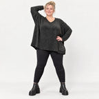 Langarmshirt in Schwarz/Weiß meliert aus weichem Flauschgarnfeinstrick mit V-Ausschnitt