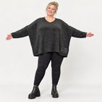 Langarmshirt in Schwarz/Weiß meliert aus weichem Flauschgarnfeinstrick mit V-Ausschnitt