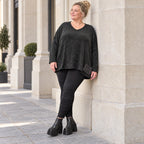 Langarmshirt in Schwarz/Weiß meliert aus weichem Flauschgarnfeinstrick mit V-Ausschnitt
