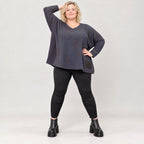Flauschiges Strickshirt aus Italien in Blau/Braun mit kastigem Schnitt und V-Ausschnitt