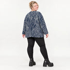 Kuschelig weiches Feinstrickshirt in Blau/Grau mit V-Ausschnitt und kastiger Silhouette