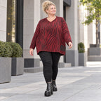 Kuscheliger Strickpullover aus Italien in Rot/Schwarz mit V-Ausschnitt und kastiger Form