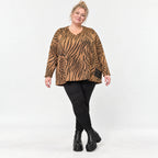 Flauschiges Langarmshirt aus Feinstrick in Braun/Schoko mit V-Ausschnitt und Kastenform
