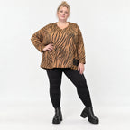 Flauschiges Langarmshirt aus Feinstrick in Braun/Schoko mit V-Ausschnitt und Kastenform