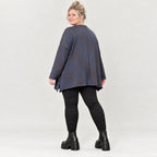 Langarmshirt aus flauschigem Feinstrick in Blau/Braun mit A-Linie und Seitenschlitzen