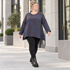 Langarmshirt aus flauschigem Feinstrick in Blau/Braun mit A-Linie und Seitenschlitzen