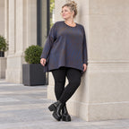Langarmshirt aus flauschigem Feinstrick in Blau/Braun mit A-Linie und Seitenschlitzen