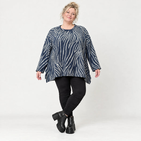 Langarmshirt aus weichem Feinstrick in Blau/Grau mit A-Linie und seitlichen Schlitzen