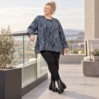 Langarmshirt aus weichem Feinstrick in Blau/Grau mit A-Linie und seitlichen Schlitzen