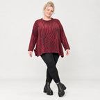 Flauschiges Winteroberteil in Rot/Schwarz mit lässiger A-Linie und seitlichen Schlitzen