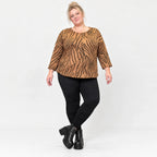 Italienisches Feinstrickshirt in Braun/Schoko aus flauschigem Garn mit lockerer Passform
