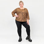 Italienisches Feinstrickshirt in Braun/Schoko aus flauschigem Garn mit lockerer Passform