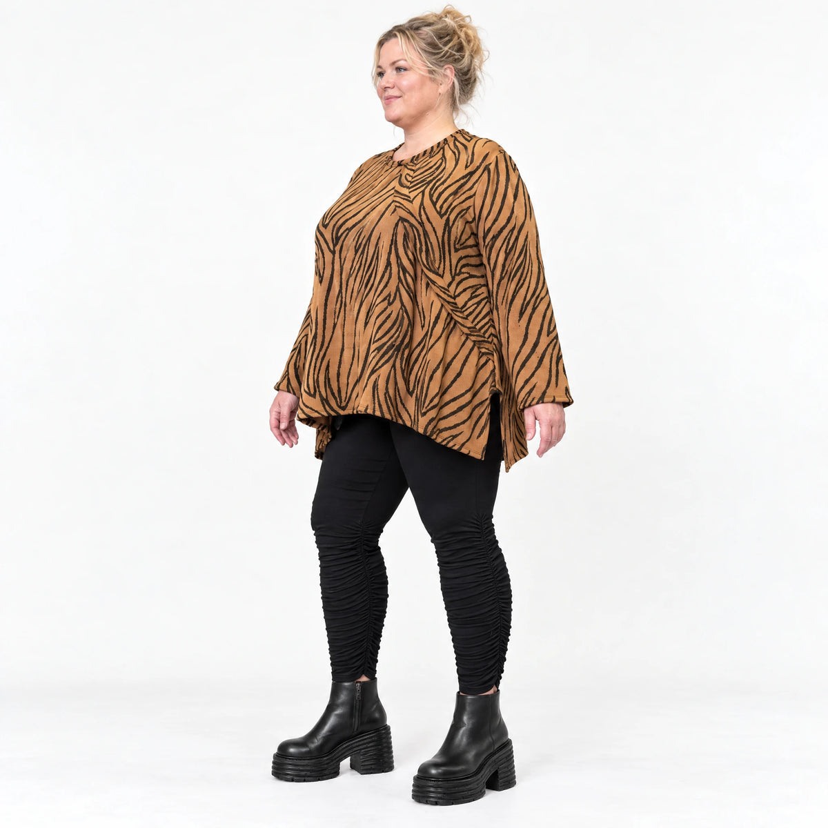 Flauschiges Langarmshirt in Braun/Schoko aus warmem Feinstrick mit schmeichelnder A-Linie