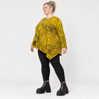 Feinstrickshirt in Gelb/Schwarz mit asymmetrischem Zipfelsaum und flauschigem Garn