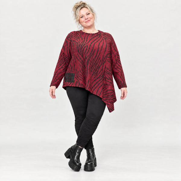Feinstrickshirt in Rot/Schwarz mit asymmetrischem Zipfelsaum aus weichem Flauschgarn